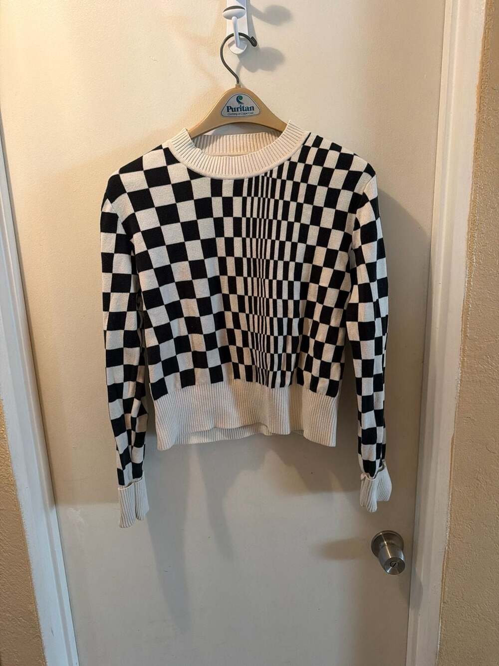 Tommy Hilfiger Vintage Black and White Checkerboard Optical Illusion Cropped Swe